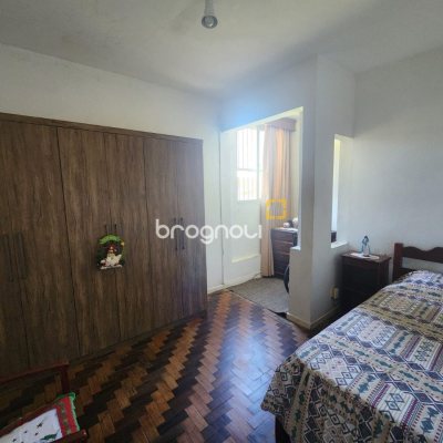Casa com 330m², 5 quartos, 3 garagens, no bairro Balneário em Florianópolis