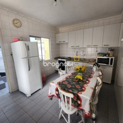 Casa com 330m², 5 quartos, 3 garagens, no bairro Balneário em Florianópolis