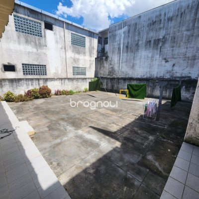 Casa com 330m², 5 quartos, 3 garagens, no bairro Balneário em Florianópolis