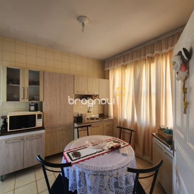 Casa com 330m², 5 quartos, 3 garagens, no bairro Balneário em Florianópolis