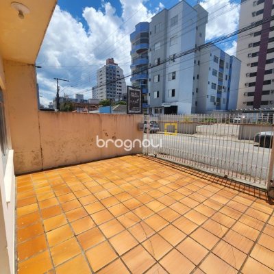 Casa com 330m², 5 quartos, 3 garagens, no bairro Balneário em Florianópolis