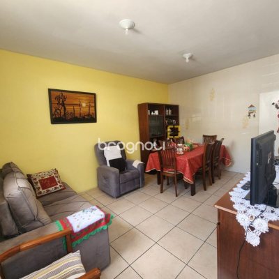 Casa com 330m², 5 quartos, 3 garagens, no bairro Balneário em Florianópolis