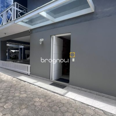 Casa com 152m², 2 quartos (sendo 1 suíte), 2 garagens, no bairro Cachoeira do Bom Jesus em Florianópolis