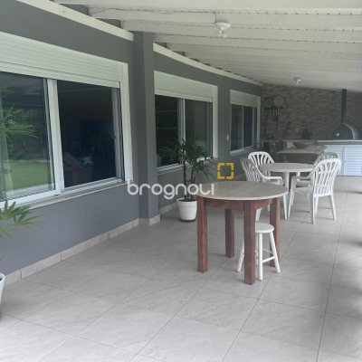 Casa com 152m², 2 quartos (sendo 1 suíte), 2 garagens, no bairro Cachoeira do Bom Jesus em Florianópolis