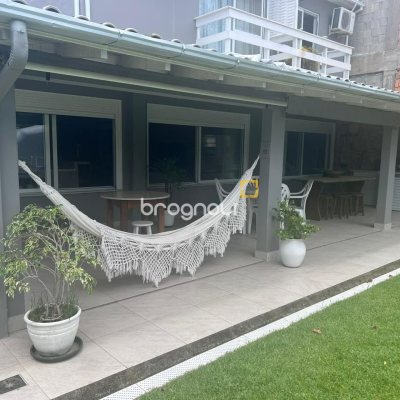 Casa com 152m², 2 quartos (sendo 1 suíte), 2 garagens, no bairro Cachoeira do Bom Jesus em Florianópolis