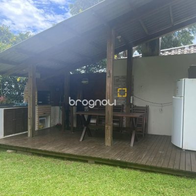 Casa com 152m², 2 quartos (sendo 1 suíte), 2 garagens, no bairro Cachoeira do Bom Jesus em Florianópolis
