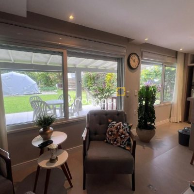 Casa com 152m², 2 quartos (sendo 1 suíte), 2 garagens, no bairro Cachoeira do Bom Jesus em Florianópolis
