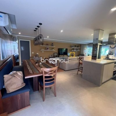 Casa com 152m², 2 quartos (sendo 1 suíte), 2 garagens, no bairro Cachoeira do Bom Jesus em Florianópolis