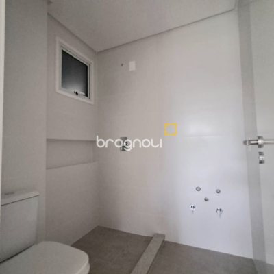 Apartamento com 120m², 2 quartos (sendo 1 suíte), 2 garagens, no bairro João Paulo em Florianópolis