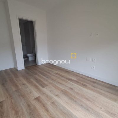 Apartamento com 120m², 2 quartos (sendo 1 suíte), 2 garagens, no bairro João Paulo em Florianópolis