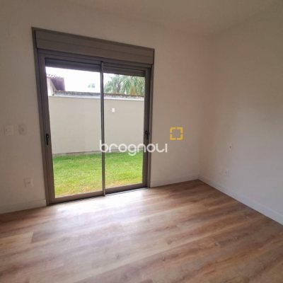 Apartamento com 120m², 2 quartos (sendo 1 suíte), 2 garagens, no bairro João Paulo em Florianópolis