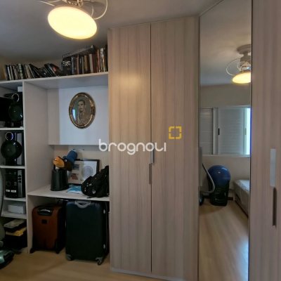 Apartamento com 91m², 3 quartos (sendo 1 suíte), 1 garagem, no bairro Abraão em Florianópolis