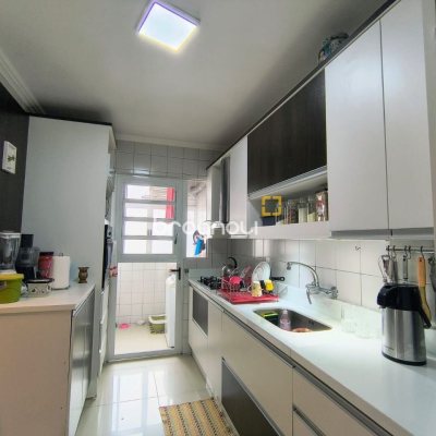 Apartamento com 91m², 3 quartos (sendo 1 suíte), 1 garagem, no bairro Abraão em Florianópolis