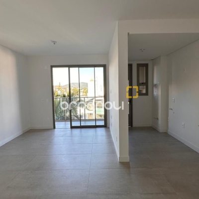 Apartamento com 91m², 3 quartos (sendo 1 suíte), 2 garagens, no bairro João Paulo em Florianópolis