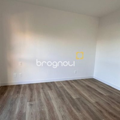 Apartamento com 91m², 3 quartos (sendo 1 suíte), 2 garagens, no bairro João Paulo em Florianópolis