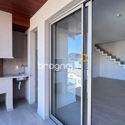 Apartamento com 102m², 2 quartos (sendo 2 suítes), 2 garagens, no bairro João Paulo em Florianópolis