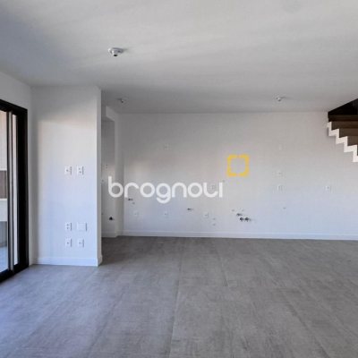 Apartamento com 102m², 2 quartos (sendo 2 suítes), 2 garagens, no bairro João Paulo em Florianópolis