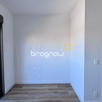 Apartamento com 102m², 2 quartos (sendo 2 suítes), 2 garagens, no bairro João Paulo em Florianópolis