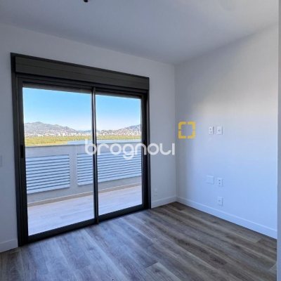 Apartamento com 102m², 2 quartos (sendo 2 suítes), 2 garagens, no bairro João Paulo em Florianópolis
