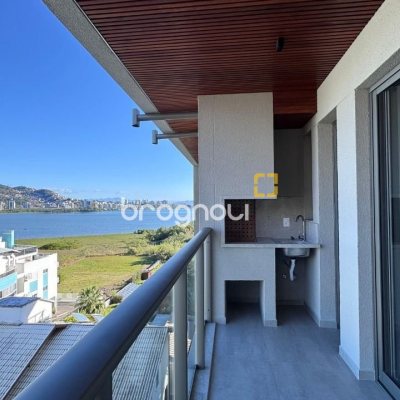 Apartamento com 102m², 2 quartos (sendo 2 suítes), 2 garagens, no bairro João Paulo em Florianópolis