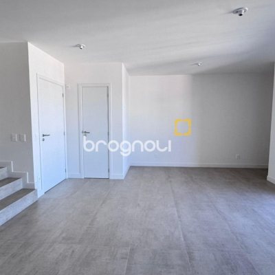 Apartamento com 102m², 2 quartos (sendo 2 suítes), 2 garagens, no bairro João Paulo em Florianópolis