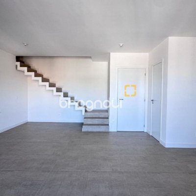 Apartamento com 102m², 2 quartos (sendo 2 suítes), 2 garagens, no bairro João Paulo em Florianópolis