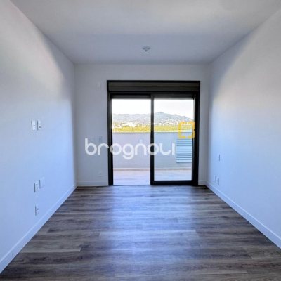 Apartamento com 102m², 2 quartos (sendo 2 suítes), 2 garagens, no bairro João Paulo em Florianópolis