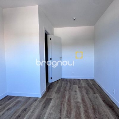Apartamento com 102m², 2 quartos (sendo 2 suítes), 2 garagens, no bairro João Paulo em Florianópolis