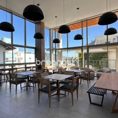 Apartamento com 102m², 2 quartos (sendo 2 suítes), 2 garagens, no bairro João Paulo em Florianópolis