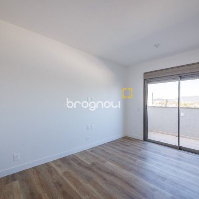 Apartamento com 126m², 3 quartos (sendo 1 suíte), 2 garagens, no bairro João Paulo em Florianópolis