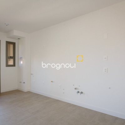 Apartamento com 126m², 3 quartos (sendo 1 suíte), 2 garagens, no bairro João Paulo em Florianópolis