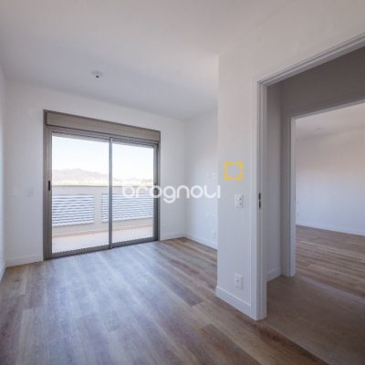 Apartamento com 126m², 3 quartos (sendo 1 suíte), 2 garagens, no bairro João Paulo em Florianópolis