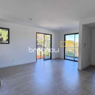 Apartamento com 126m², 3 quartos (sendo 1 suíte), 2 garagens, no bairro João Paulo em Florianópolis