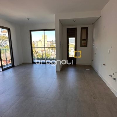 Apartamento com 126m², 3 quartos (sendo 1 suíte), 2 garagens, no bairro João Paulo em Florianópolis