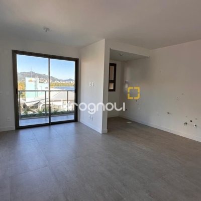 Apartamento com 126m², 3 quartos (sendo 1 suíte), 2 garagens, no bairro João Paulo em Florianópolis