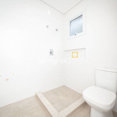 Apartamento com 96m², 2 quartos (sendo 2 suítes), 2 garagens, no bairro João Paulo em Florianópolis