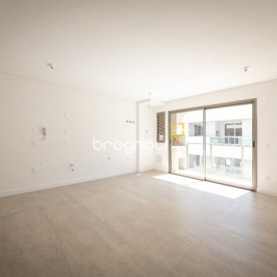 Apartamento com 96m², 2 quartos (sendo 2 suítes), 2 garagens, no bairro João Paulo em Florianópolis