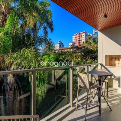 Apartamento com 106m², 2 quartos (sendo 2 suítes), 2 garagens, no bairro João Paulo em Florianópolis