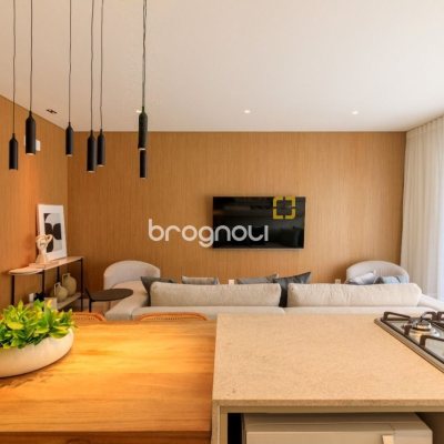 Apartamento com 106m², 2 quartos (sendo 2 suítes), 2 garagens, no bairro João Paulo em Florianópolis