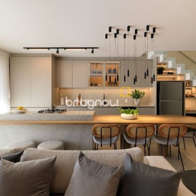 Apartamento com 106m², 2 quartos (sendo 2 suítes), 2 garagens, no bairro João Paulo em Florianópolis