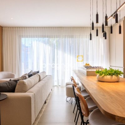 Apartamento com 106m², 2 quartos (sendo 2 suítes), 2 garagens, no bairro João Paulo em Florianópolis