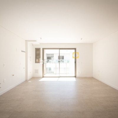 Apartamento com 99m², 2 quartos (sendo 2 suítes), 2 garagens, no bairro João Paulo em Florianópolis