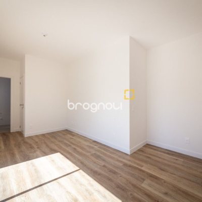 Apartamento com 99m², 2 quartos (sendo 2 suítes), 2 garagens, no bairro João Paulo em Florianópolis