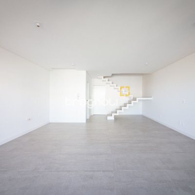 Apartamento com 99m², 2 quartos (sendo 2 suítes), 2 garagens, no bairro João Paulo em Florianópolis