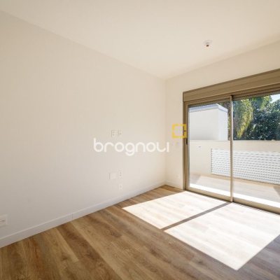 Apartamento com 99m², 2 quartos (sendo 2 suítes), 2 garagens, no bairro João Paulo em Florianópolis