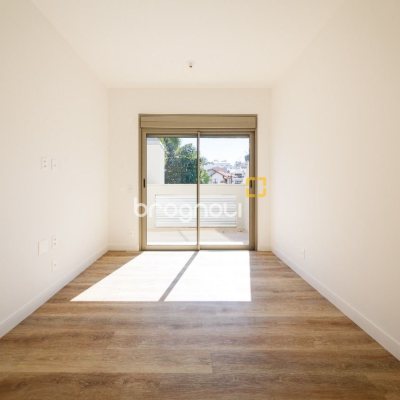 Apartamento com 99m², 2 quartos (sendo 2 suítes), 2 garagens, no bairro João Paulo em Florianópolis