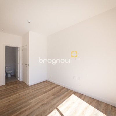 Apartamento com 99m², 2 quartos (sendo 2 suítes), 2 garagens, no bairro João Paulo em Florianópolis