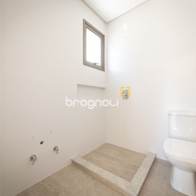 Apartamento com 99m², 2 quartos (sendo 2 suítes), 2 garagens, no bairro João Paulo em Florianópolis
