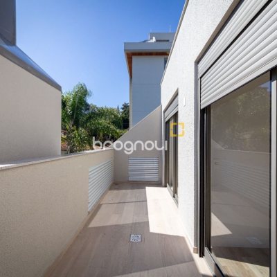 Apartamento com 99m², 2 quartos (sendo 2 suítes), 2 garagens, no bairro João Paulo em Florianópolis