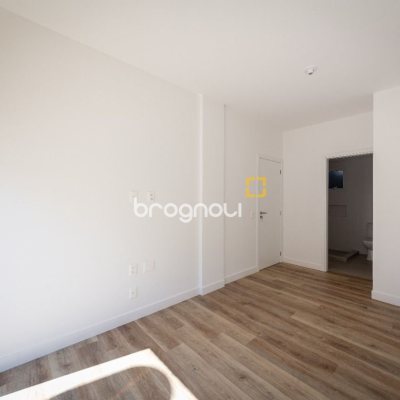 Apartamento com 99m², 2 quartos (sendo 2 suítes), 2 garagens, no bairro João Paulo em Florianópolis